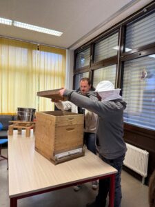 Mehr über den Artikel erfahren Bienenstock in der 2. ASO